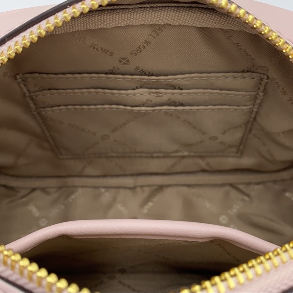 MICHAEL KORS ROSE SM OVAL CAMERA XBODY POWDER BLS - Picture 13 of 16